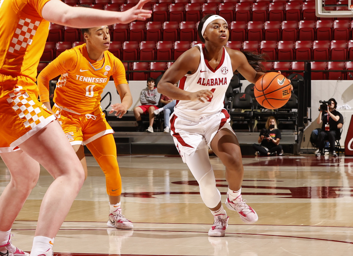 021722_WBB_SuttonTa_Tennessee_RS7029